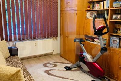 Apartament cu 3 camere decomandat, mobilat în Central