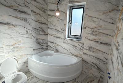 Casă individuală cu 3 camere cu Canalizare în Central - 2