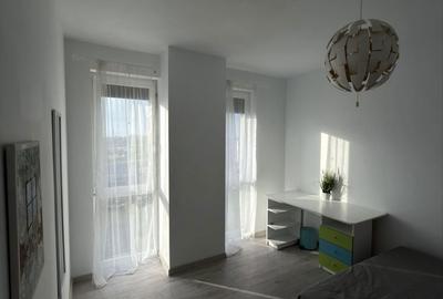 Apartament cu 3 camere semidecomandat în Central - 1