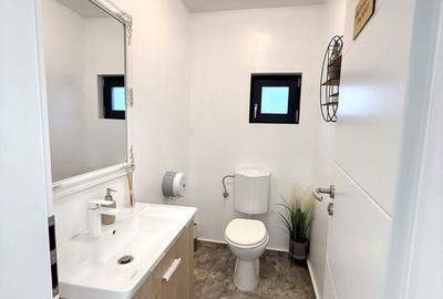 Spațiu comercial, de 80 mp, în Central - 4