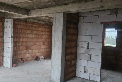 Duplex cu 4 camere cu Canalizare în Ipotești - 17
