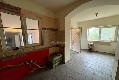 Bocsa Romana, Casa 8 Incaperi, Strada Principala. - 5