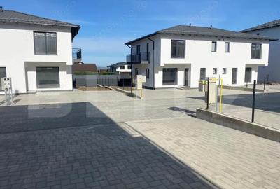 Casă cu 4 camere cu Teren 250 Mp în Central - 11