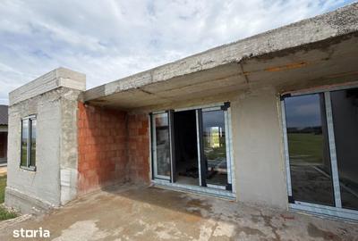 Casă cu 3 camere cu Teren 502 Mp în Sânmartin