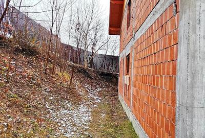Casa la rosu D+P+E si teren 873 mp, sat Bistrita - 3
