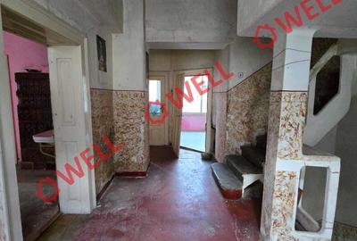 Casă de vânzare cu etaj în Târgu Secuiesc, în Curtea nr. 41! - 11