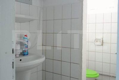 Spațiu comercial, de 1,000 mp, în Central - 4