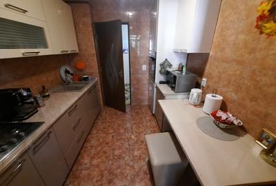Apartament cu 3 camere decomandat, etaj 1/4, zona Alexandru cel Bun - 9
