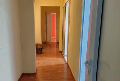 Apartament cu 4 camere decomandat în Micro 20 - 16