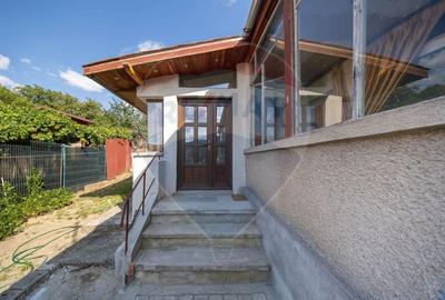 Casa individuala  4 camere de vanzare in zona Schei