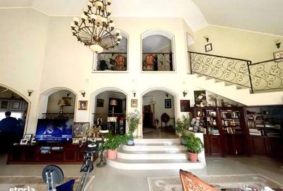 Casă cu 9 camere cu Teren 1500 Mp în Central - 2