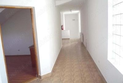 Spațiu comercial, de 950 mp, în Central - 3