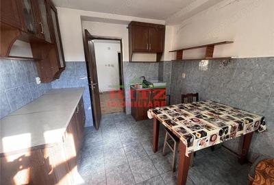 Casă cu 3 camere cu Teren 1623 Mp în Central - 2
