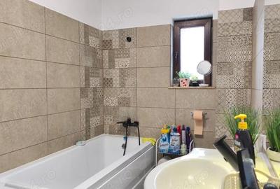 Casă cu Teren 569 Mp în Zăvoi - 10