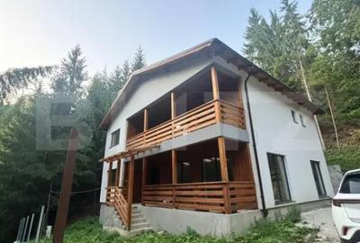 Casă cu 7 camere cu Teren 1170 Mp în Colibița