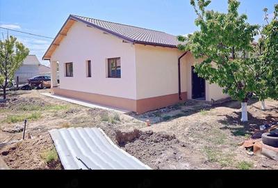 Casă cu Teren 400 Mp în Corbu - 1