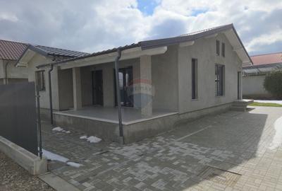 Casă individuală cu 3 camere cu Teren 413 Mp în Golești - 2