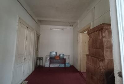 Casă individuală cu 5 camere cu Canalizare în P-ța Victoriei - 12