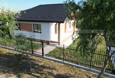 Casă cu 3 camere cu Teren 490 Mp în Central - 2