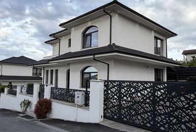 Casă cu 4 camere în Dezmir