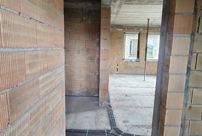 Casă cu 4 camere cu Teren 480 Mp în Central - 1