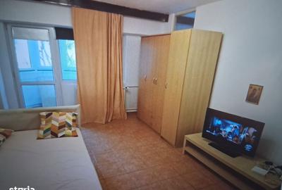 Garsonieră decomandată în Tei - 4