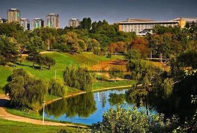 Parcul Carol - Tineretului - Garsoniera cu 30mp curte - 2