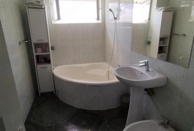 Apartament cu 3 camere decomandat în Central - 3