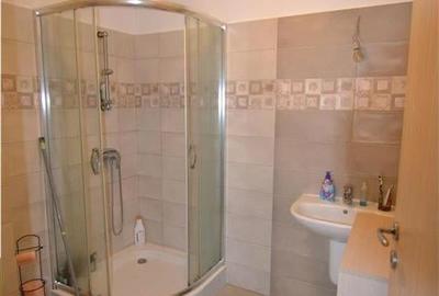 Apartament cu 3 camere decomandat în Tractorul - 10