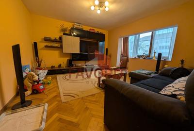 Apartament cu 3 camere decomandat, mobilat în Torontalului