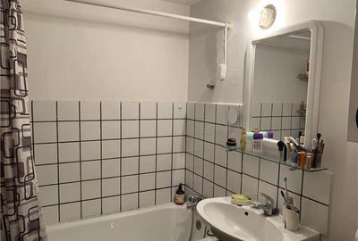 Apartament cu 2 camere decomandat în Girocului