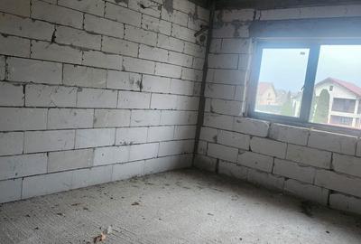 Casă cu 5 camere cu Teren 666 Mp în Șerbănești