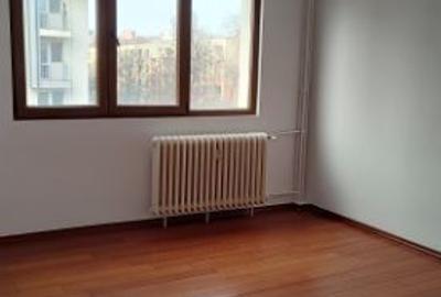 1 Decembrie  - Titan  Apartament 3 camere decomandat, etaj 3/4, semimobilat,   Bloc Reabilitat