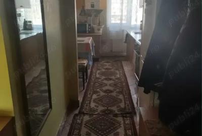 Apartament ultracentral, Pia?a Revolu?iei, etaj 1, decomandat - 2