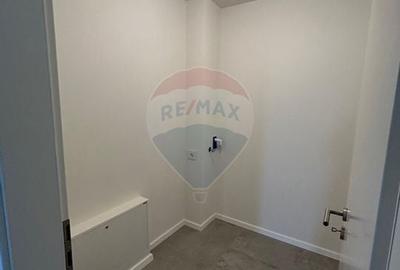 Apartament cu 3 camere decomandat în Tractorul - 7