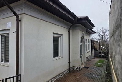 Casă cu 4 camere în Central - 2