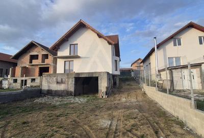 Casa 5 camere 2 bai garaj la subsol si teren 500 mp in Sura Mare - 1