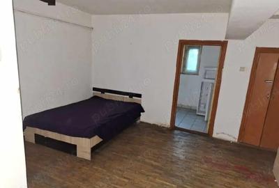 Garsonieră decomandată în Podu Roș
