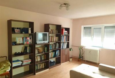 Apartament cu 3 camere decomandat în Rogerius