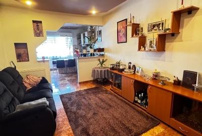 Apartament cu 4 camere decomandat în Est
