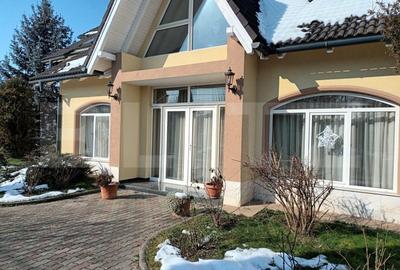 Casa cu 5 camere, 386 mp, Sangeorgiu de Mures, zona Apollo Spa - 1