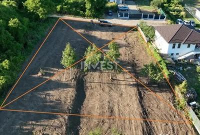 Teren de 1200 mp, în Bucium