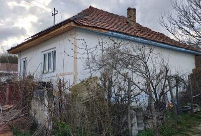 Casă cu 3 camere cu Teren 100 Mp în Central - 2