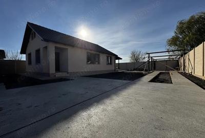 Casa individuala, 410mp teren, 83mp utili+20mp terasa-Sanmihaiu Roman - 1