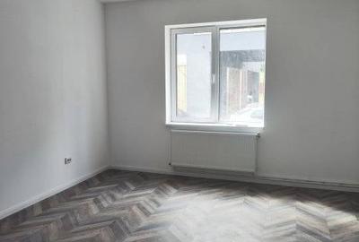 Casă cu 6 camere cu Teren 1000 Mp în Central