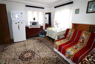 Casă cu 3 camere cu Teren 4930 Mp în Aluniș - 4