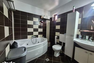 Casă cu 6 camere cu Teren 300 Mp în Central - 1