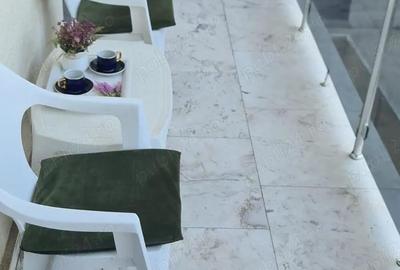 Casă cu 2 camere decomandat în Casa de Cultură - 1