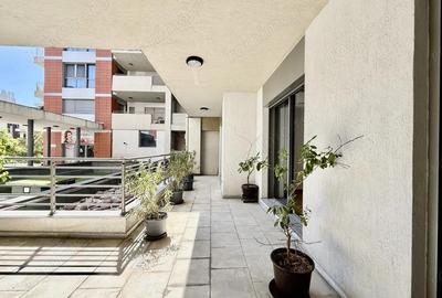 Apartament cu 5 camere semidecomandat în Băneasa