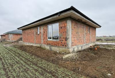 Casă individuală cu 4 camere cu Teren 400 Mp în Săbăreni - 2